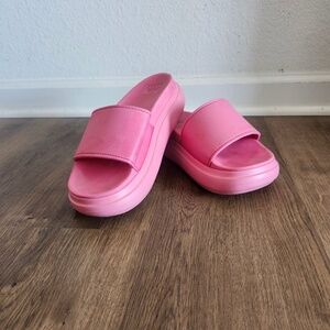 Cute pink REEF slides size 9